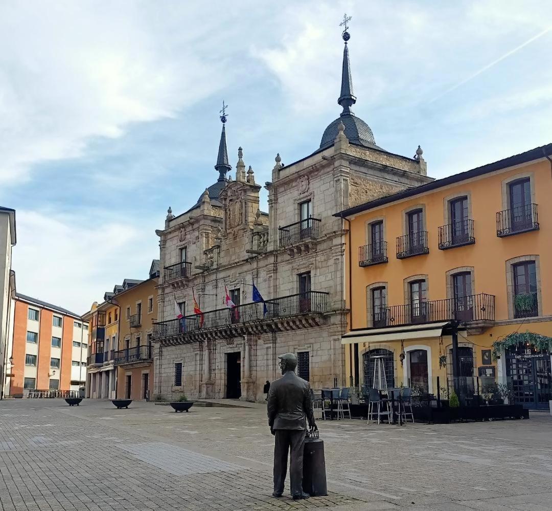 Apartamento Apartamento Turistico Plaza Del Ayuntamiento Ponferrada Exterior foto