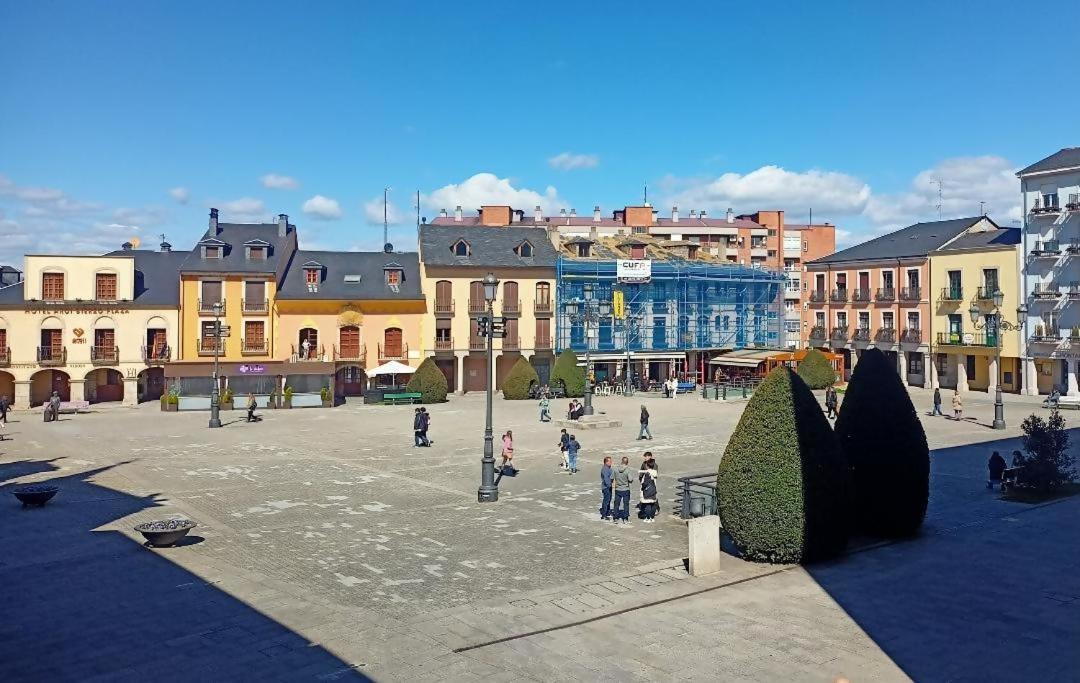 Apartamento Apartamento Turistico Plaza Del Ayuntamiento Ponferrada Exterior foto